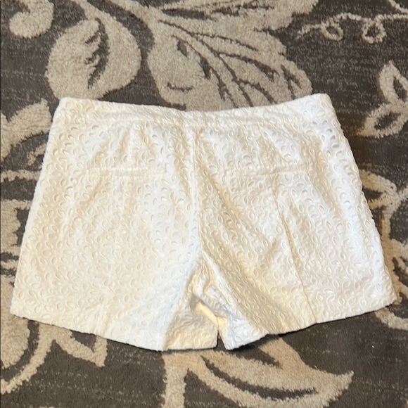 Lily Pulitzer white shorts lined. Size 6. Like new. Dressy or casual. - Picture 5 of 5